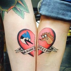 coracoes que se completam tatuagem amizade
