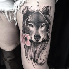 tattoo lobo perna flor