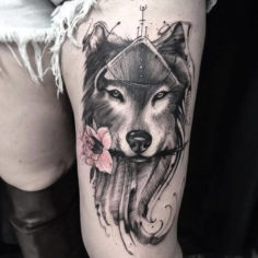 tattoo lobo perna flor