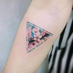 tatuagem triangulo florido
