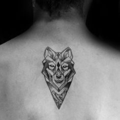 tatto lobo geometrico