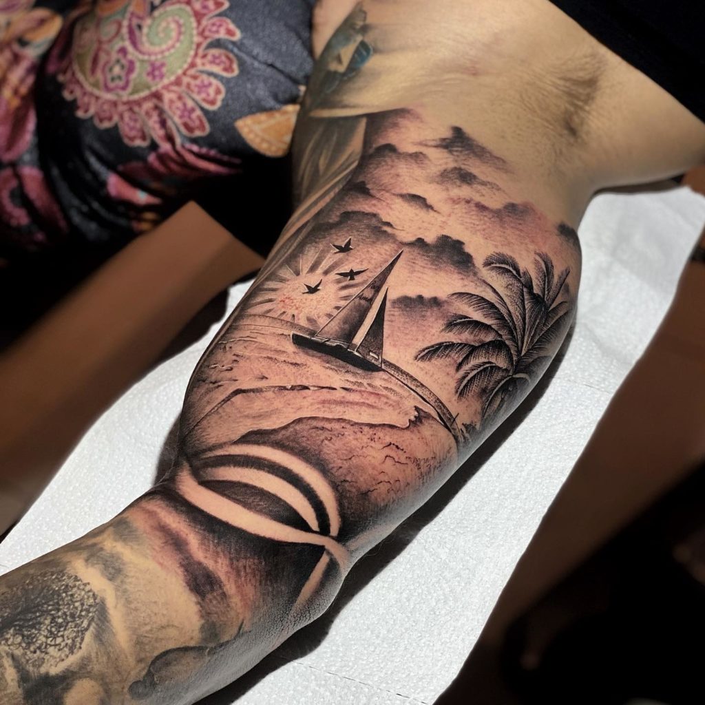 tatuagem paisagem mar e barco