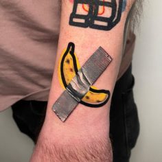 banana com fita tattoo