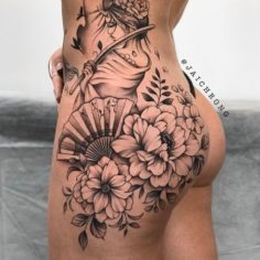 gueixa com floral tatuagem