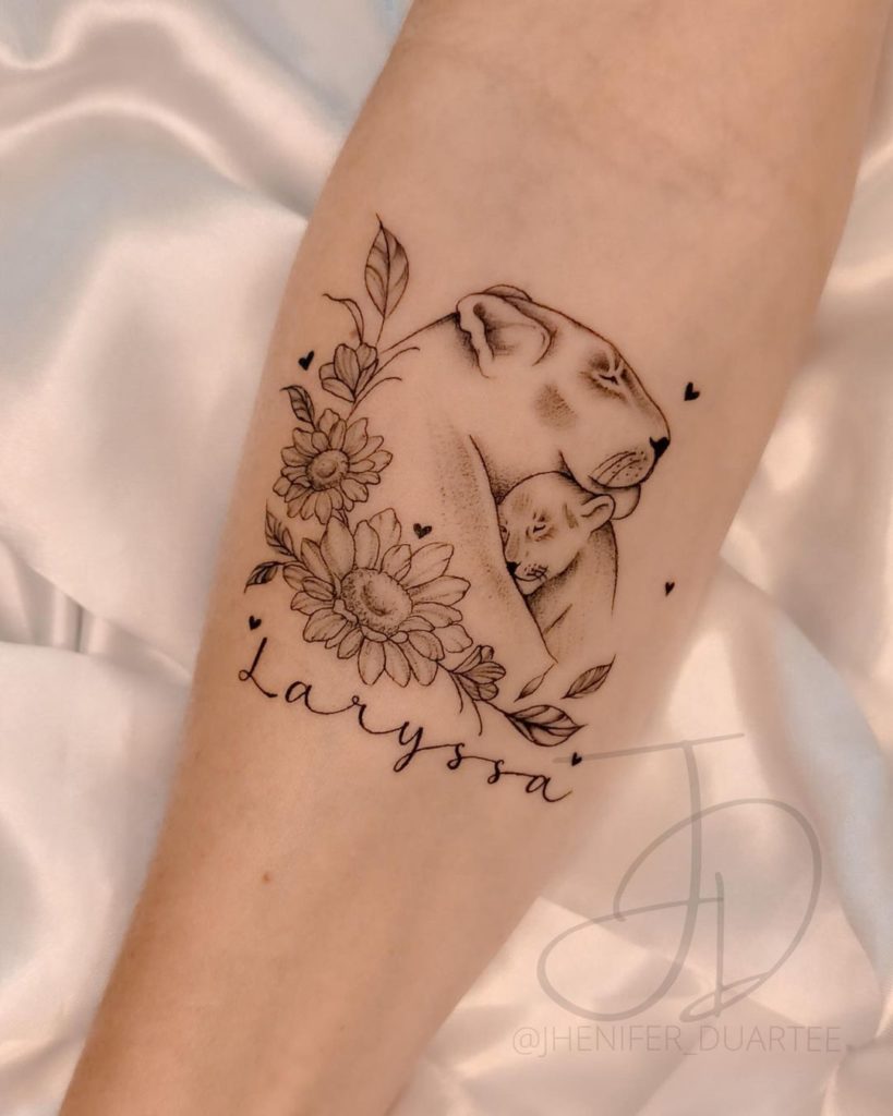 leoa e filhote tatuagem