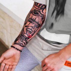 mulher com pirulito tatuagem