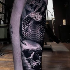 naja e cranio tattoo
