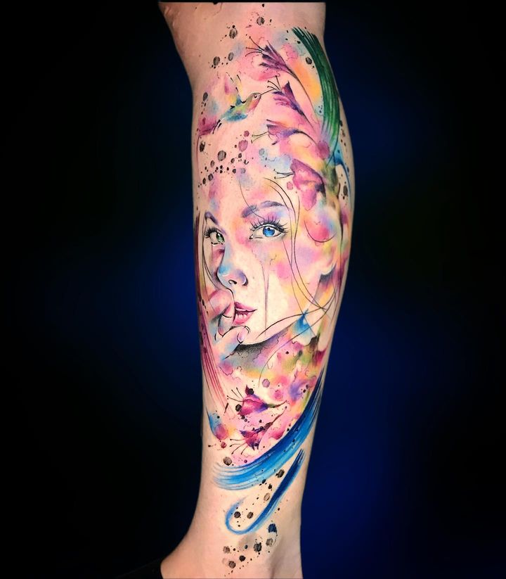 tatuagem mulher em aquarela